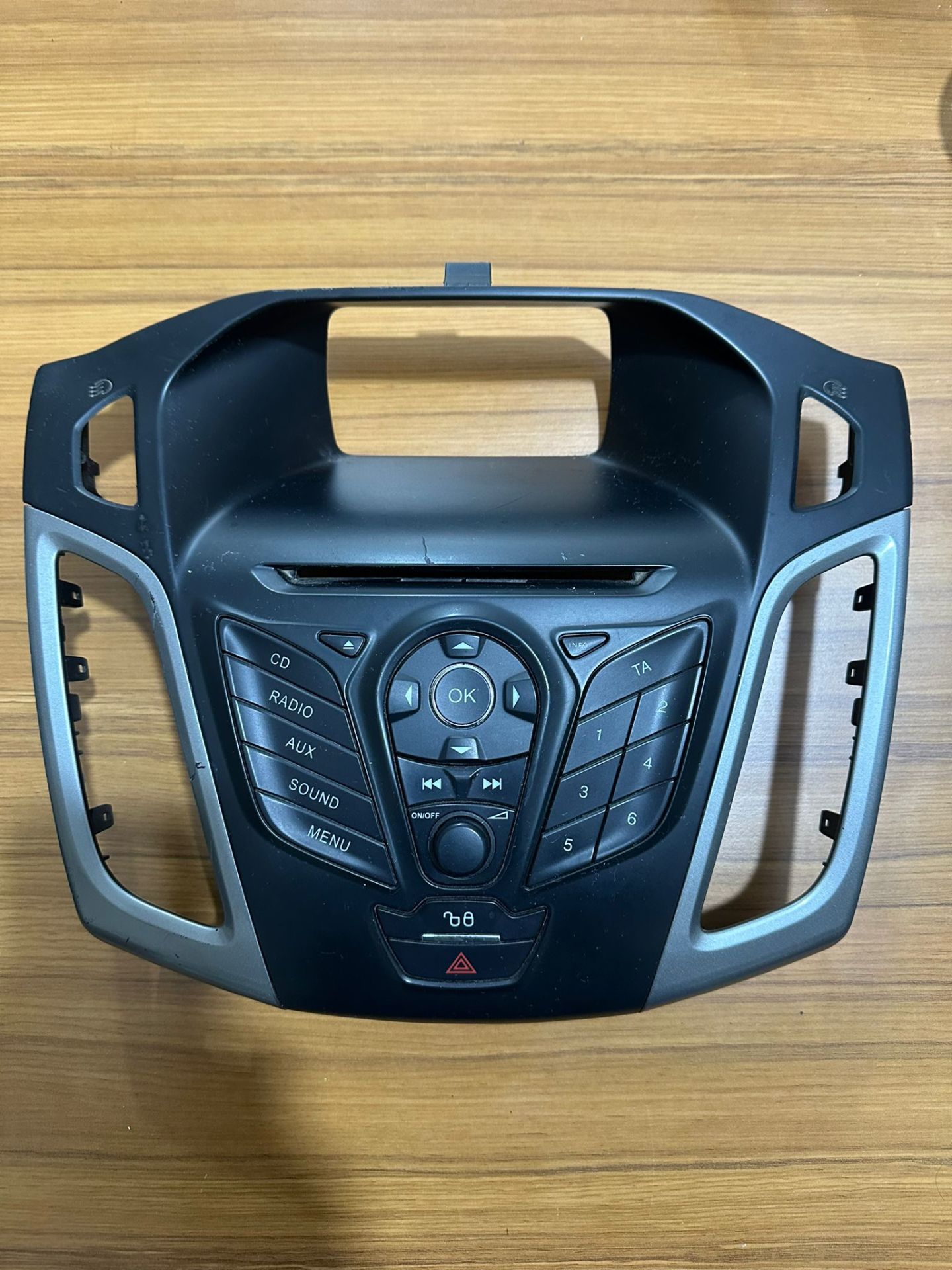 Ford Focus Göğüs Radyo Kontrol Paneli Komple