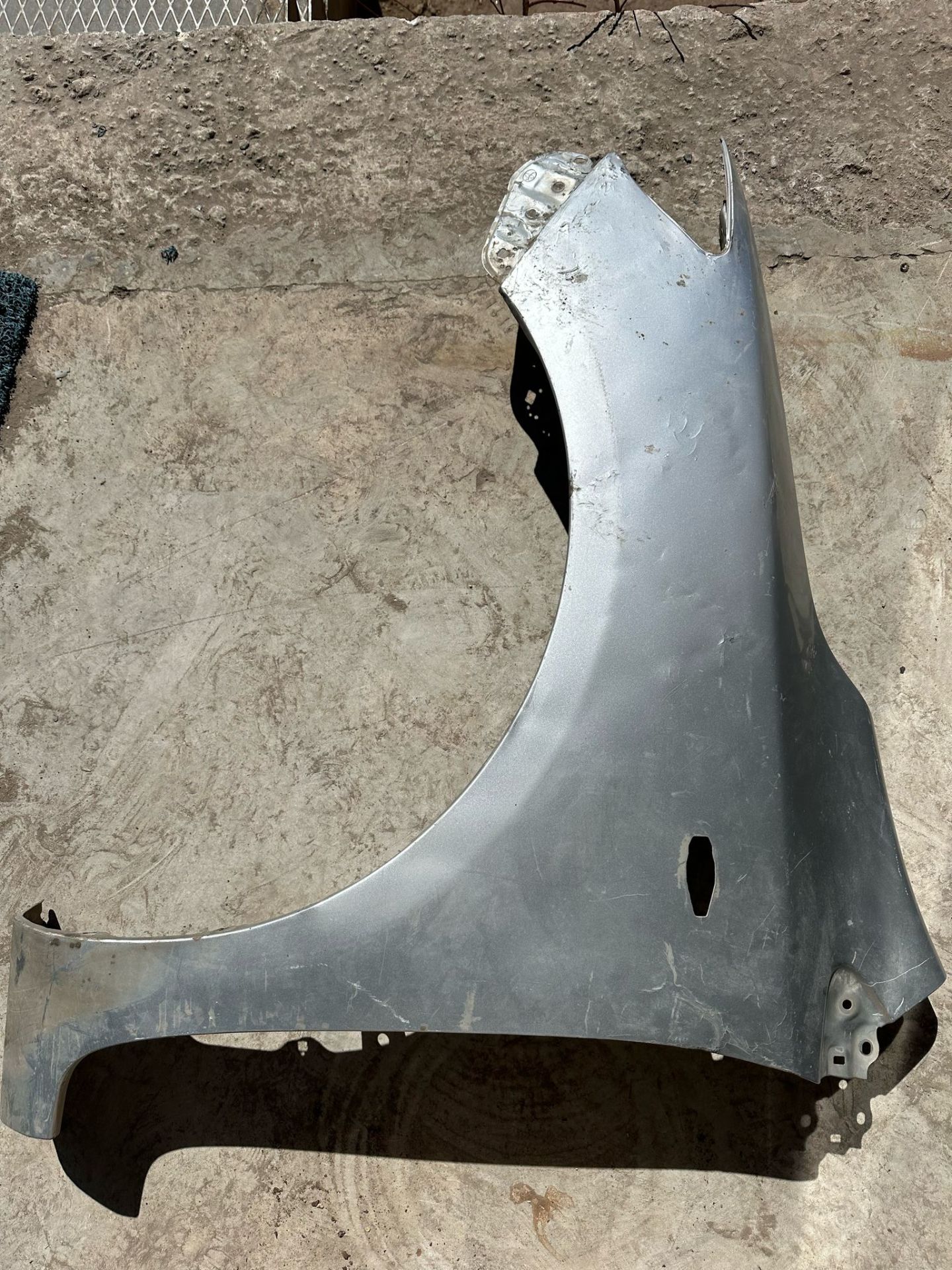 Toyota Corolla Sol Ön Çamurluk Sinyal Delikli