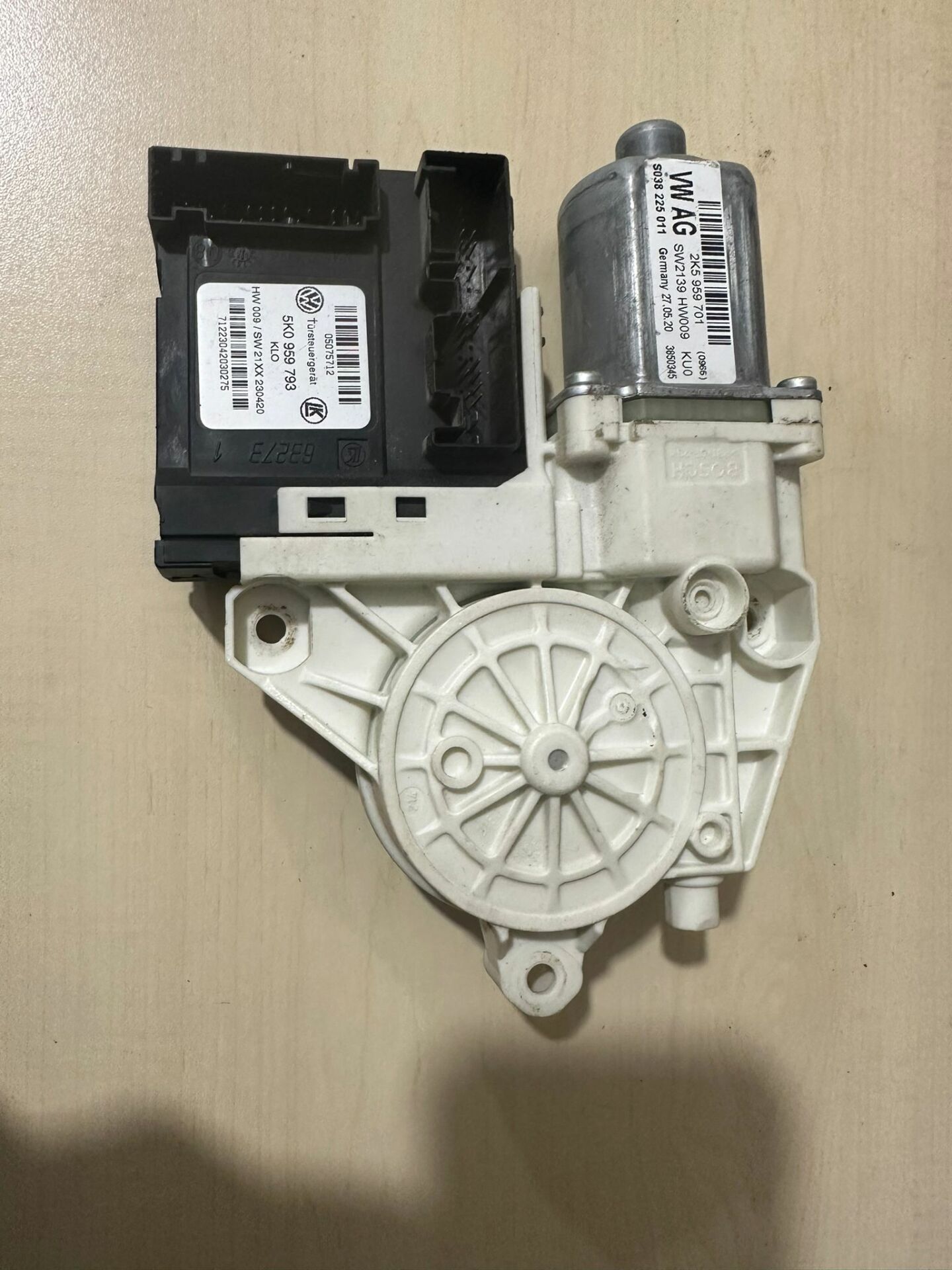 VW Caddy Golf Skoda Sol Ön Kapı Cam Motoru [2K5959701]