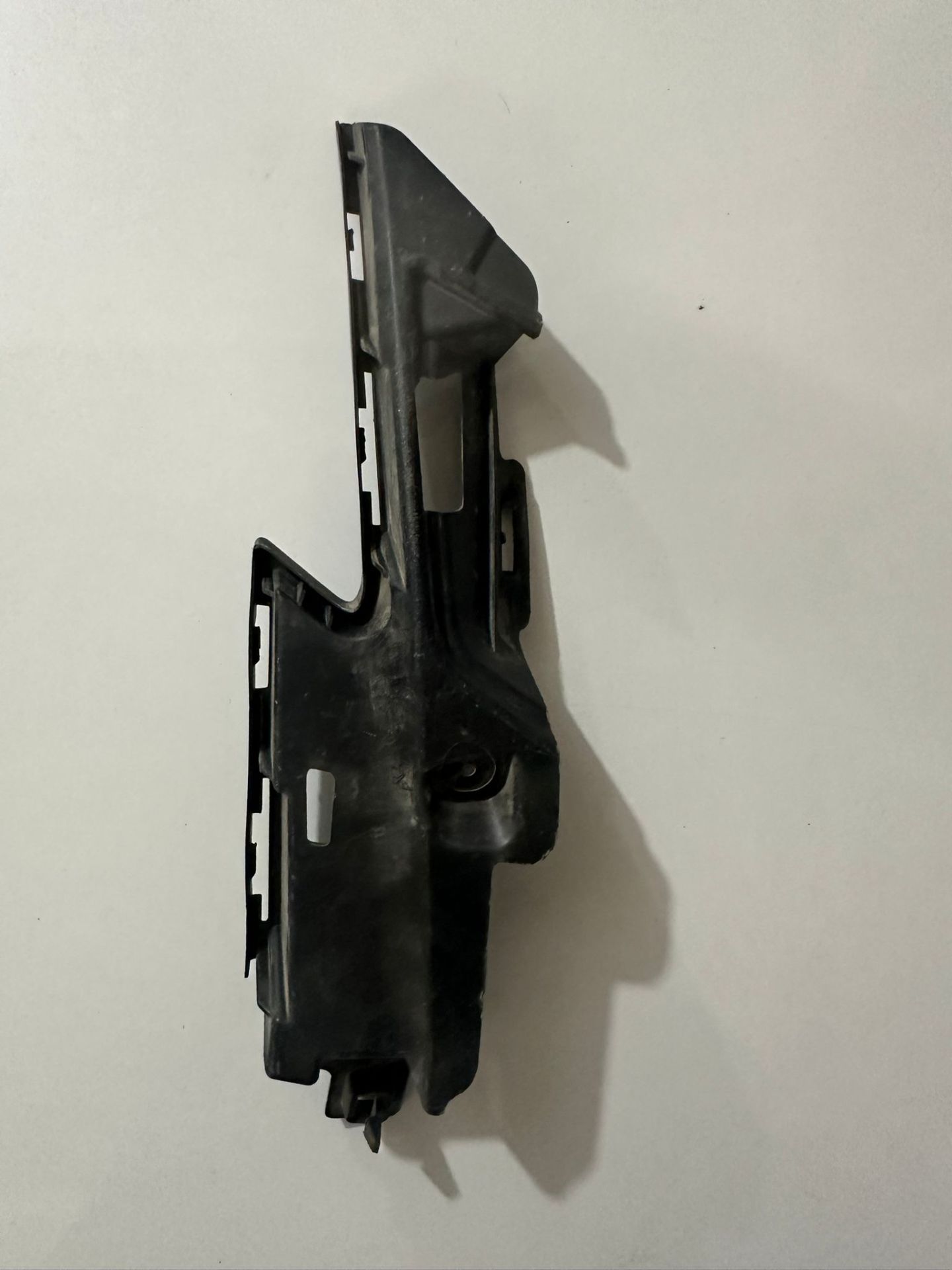 Audi A3 Sol Far Alt Braketi 8V5807319