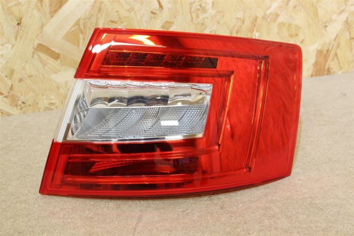 Skoda Octavia Ledli Sağ Stop Lambası 2013-2017 [5E5945112A]