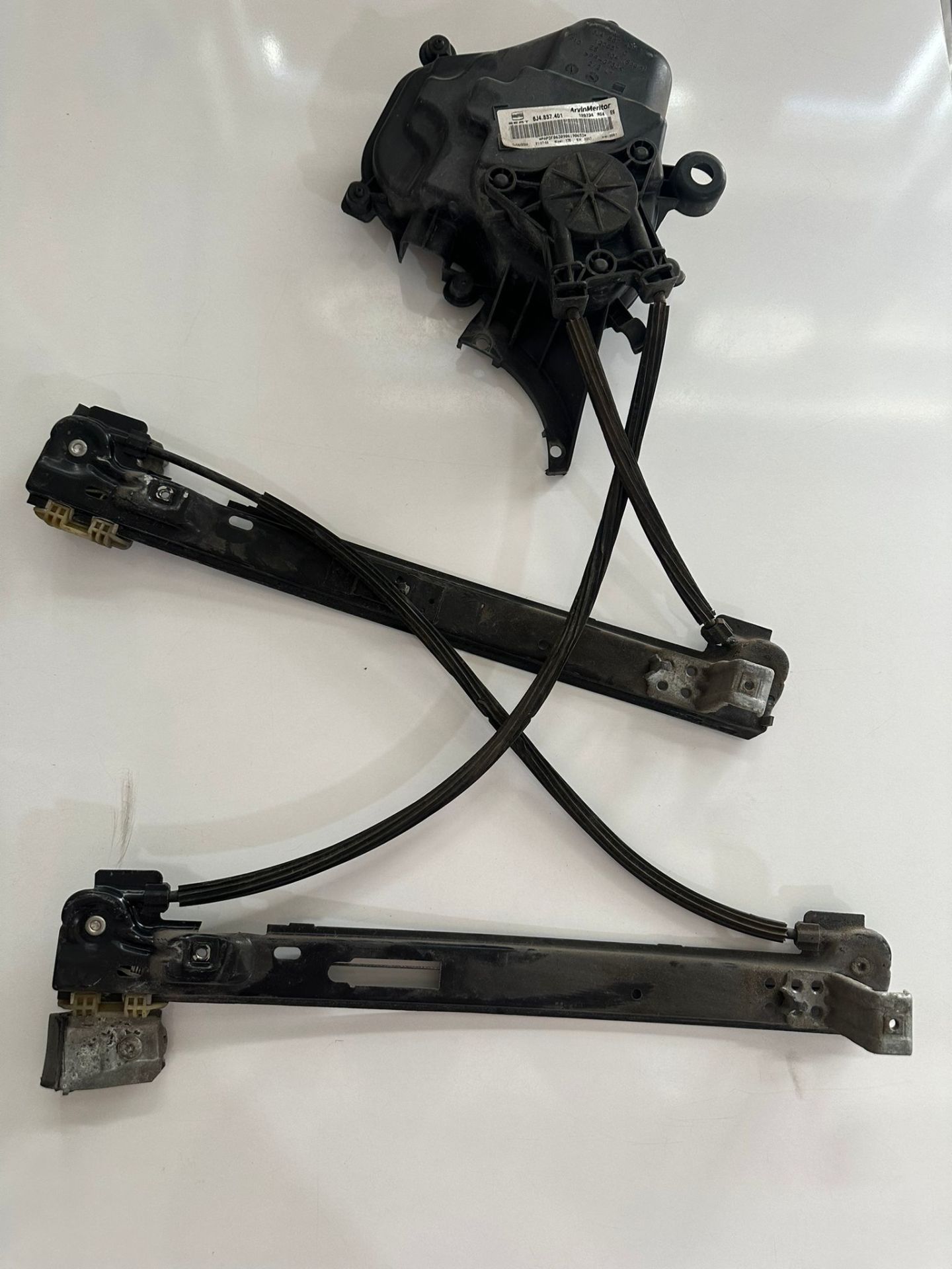 Seat İbiza Sol Ön Kapı Cam Krikosu Orijinal Çıkma [6J4837401] [6J4867435]