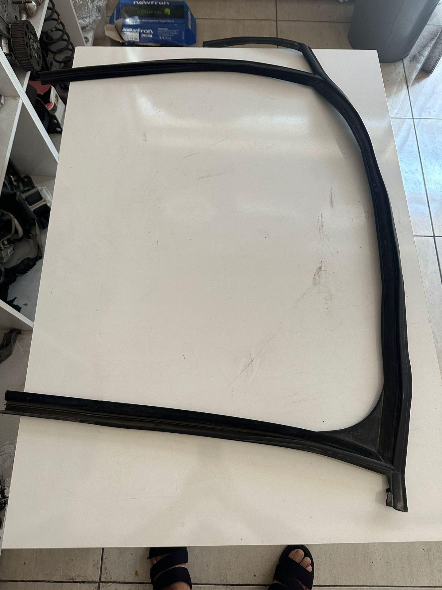 Vw Caddy Sol Ön Kapı Cam Fitili [2K0837431]