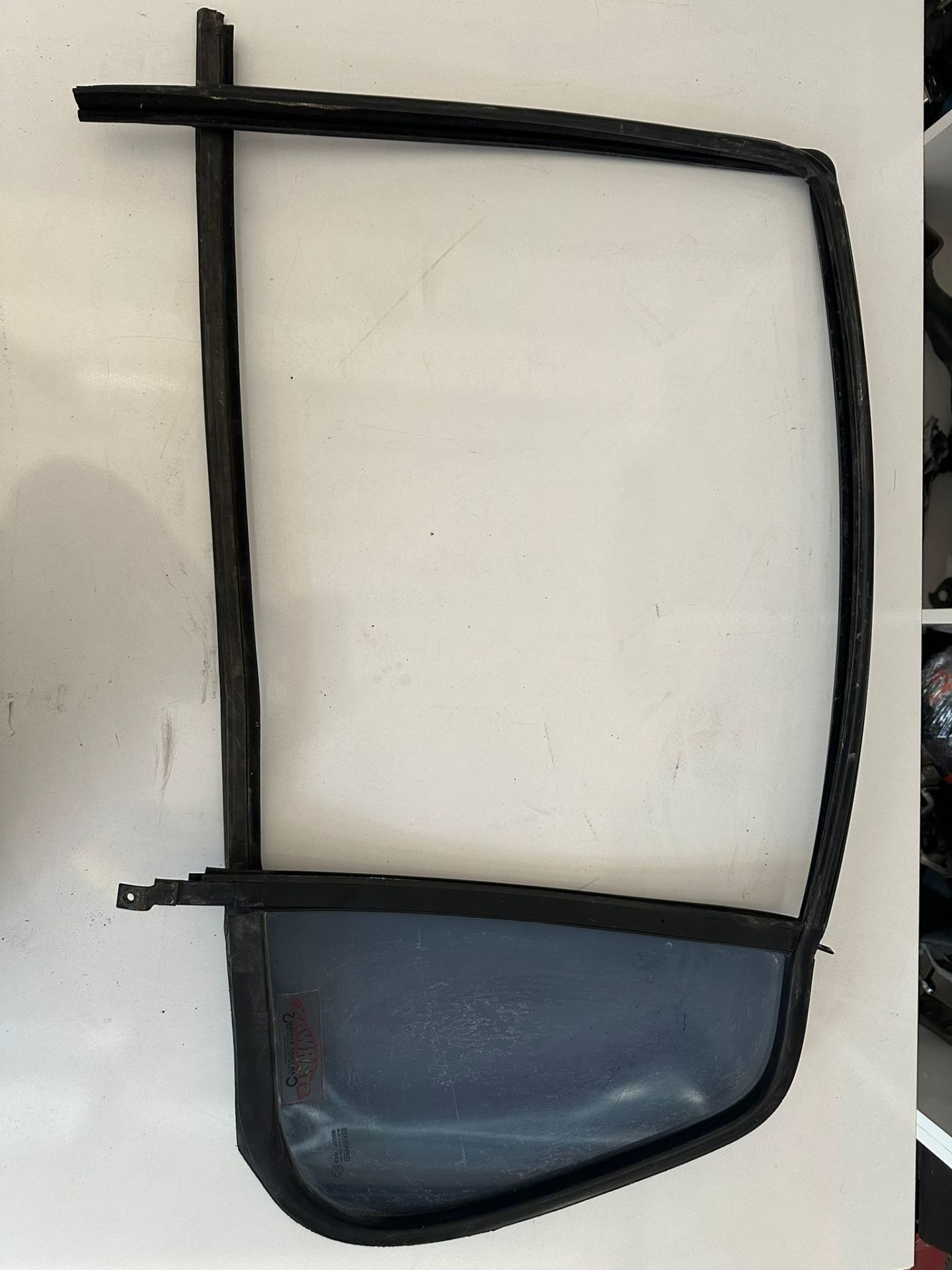 Vw Polo Sağ Yan Cam Ve Fitil Komple [6N4839432F]