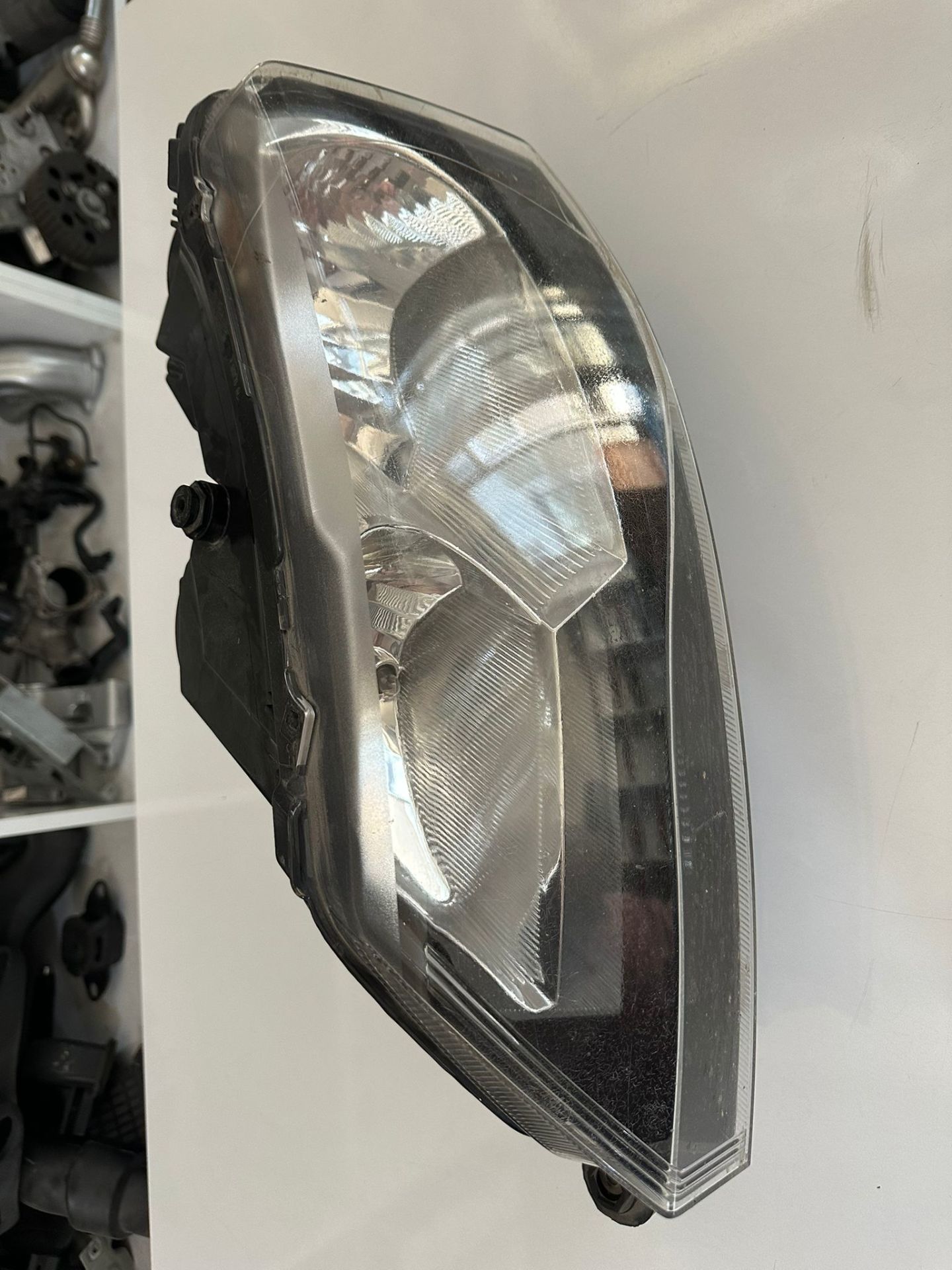 Skoda Rapid Sol Ön Far Orjinal Çıkma [5JB941015]