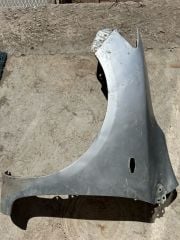Toyota Corolla Sol Ön Çamurluk Sinyal Delikli
